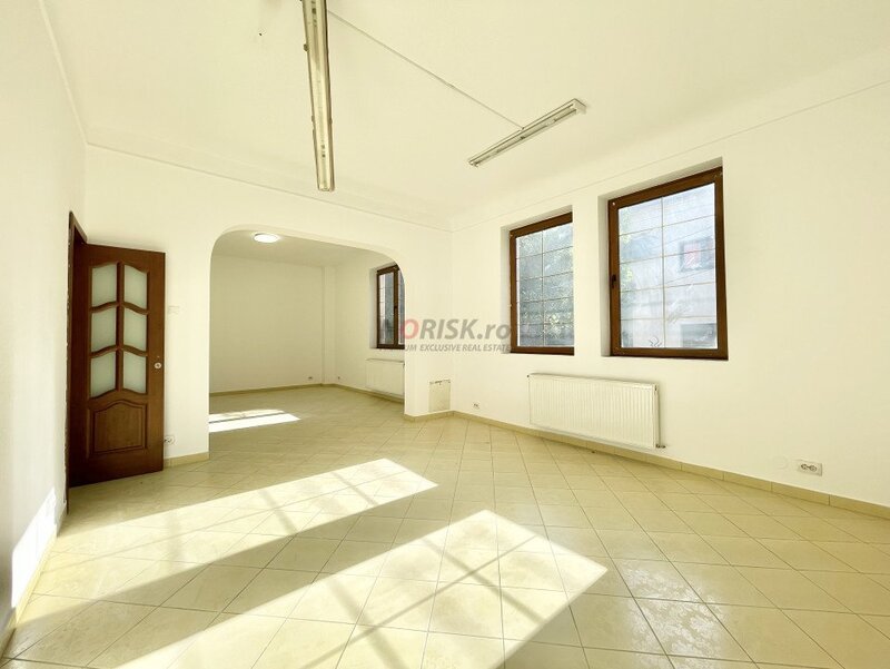 Casa 7 camere, inchiriaza locatie strategicai ideala pentru business, 303 mp