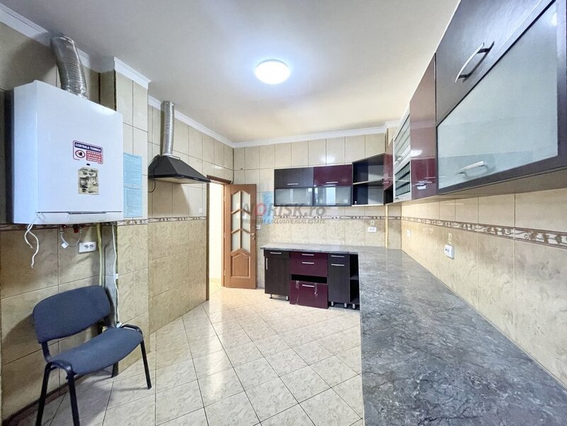 Casa 7 camere, inchiriaza locatie strategicai ideala pentru business, 303 mp