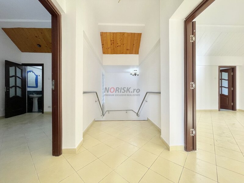 Casa 7 camere, inchiriaza locatie strategicai ideala pentru business, 303 mp