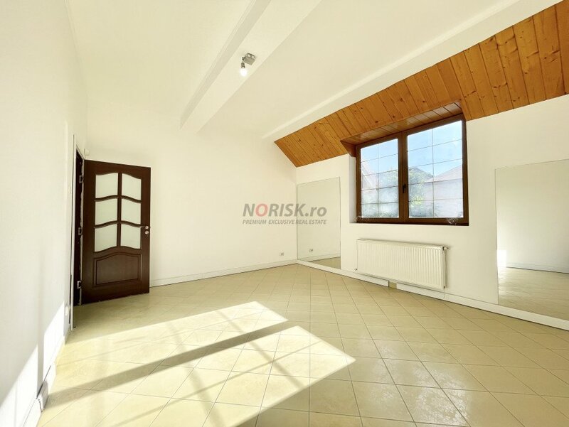 Casa 7 camere, inchiriaza locatie strategicai ideala pentru business, 303 mp